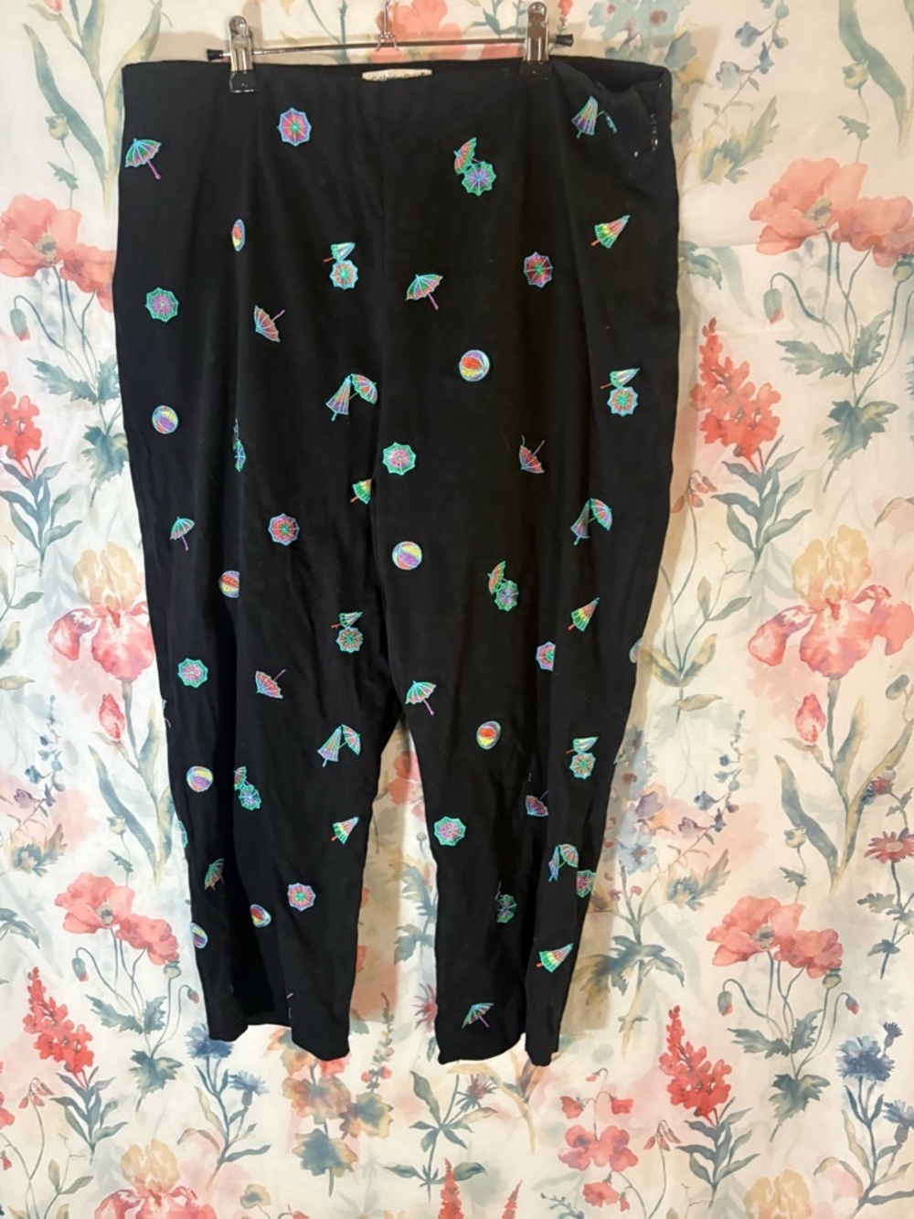Vintage Coldwater Creek Black Capris with Neon Umbrella and Beach Icons